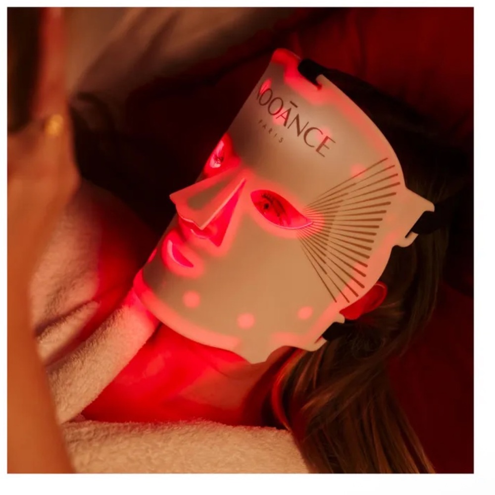 Red Light LED Mask - Picture 2 of 3